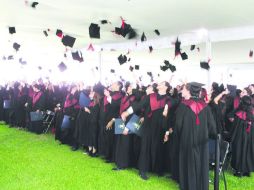 Nuevos retos. Los graduados del ciclo 2013-2016 se despidieron con un emotivo acto académico. EL INFORMADOR / A. Camacho