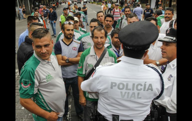 Paro de choferes realizado el mes pasado en demanda de aumentos salariales, una muestra de los problemas del Sistecozome. EL INFORMADOR / A. García