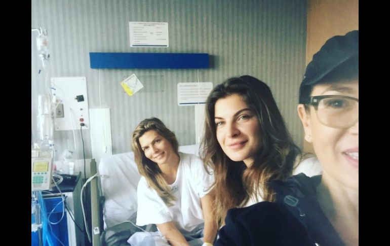 Yolanda Andrade sube a su cuenta de Instagram una fotografía de Montserrat y Yaya Kosikova en el hospital. INSTAGRAM / yolandaamor