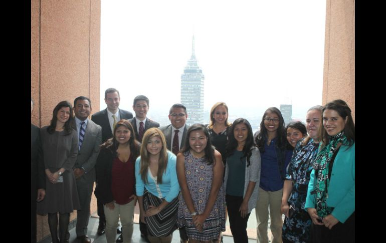 Ruiz Massieu se reunió con el grupo de estudiantes del programa 'Dreamers'. TWITTER / @SRE_mx