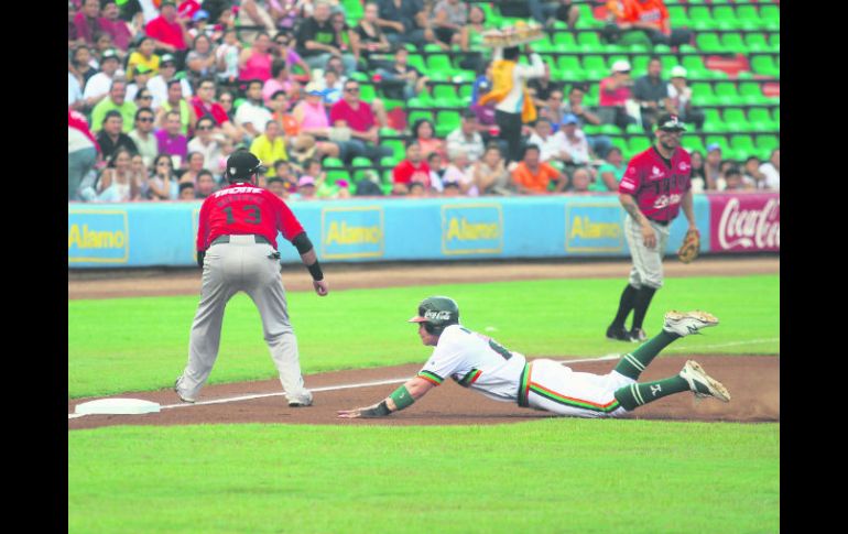 Parque Kukulcán. Acción del partido entre los Leones de Yucatán y los Toros de Tijuana disputado el pasado domingo. NTX /