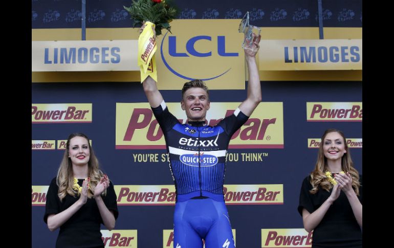 En una llegada en falso llano Kittel consiguió su novena victoria de etapa en el Tour. EFE / S. Nogier