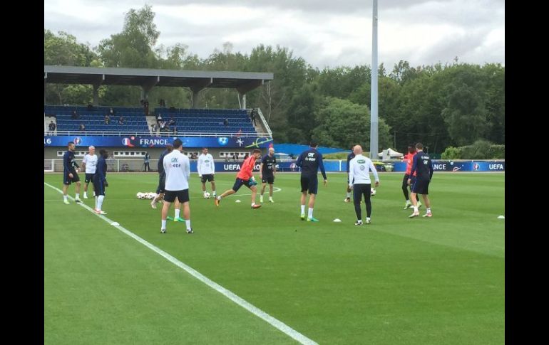 Hugo Lloris considera que Alemania podría verse fuerte por ser campeona mundial, pero no ve favoritos para el partido. TWITTER / @equipedefrance