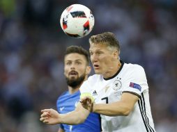 Schweinteiger es también, junto a Cristiano Ronaldo, el único que ha disputado tres semifinales en Eurocopas (2008, 2012 y 2016). AP / M. Probst