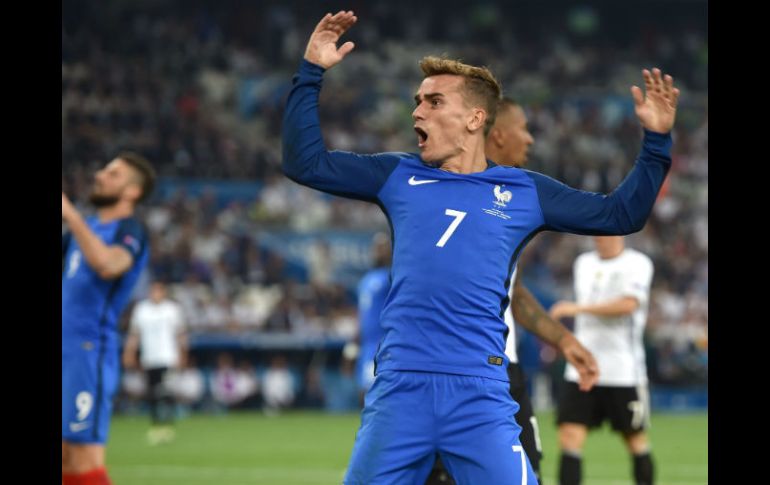 Antoine Griezmann anotó las dos ocasiones, la primera de penal  y la segunda al aprovechar una mala salida del portero Neuer. EFE / P. Powell