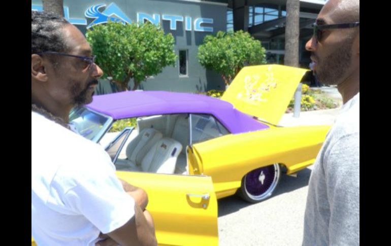 El auto tiene el tema de los Lakers de Los Ángeles. TWITTER / @kobebryant