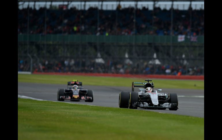 Lewis Hamilton había liderado las sesiones de entrenamientos libres hasta este día, cuando es superado por su compañero de escudería. AFP / O. Scarf