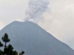 Imagen del Volcán de Colima difundida por Protección Civil Jalisco. TWITTER / @PCJalisco