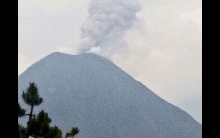 Imagen del Volcán de Colima difundida por Protección Civil Jalisco. TWITTER / @PCJalisco