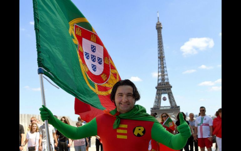 Portugal enfrenta el gran reto de medirse en la final de la Eurocopa con el país anfitrión. EFE / F. Gambarini