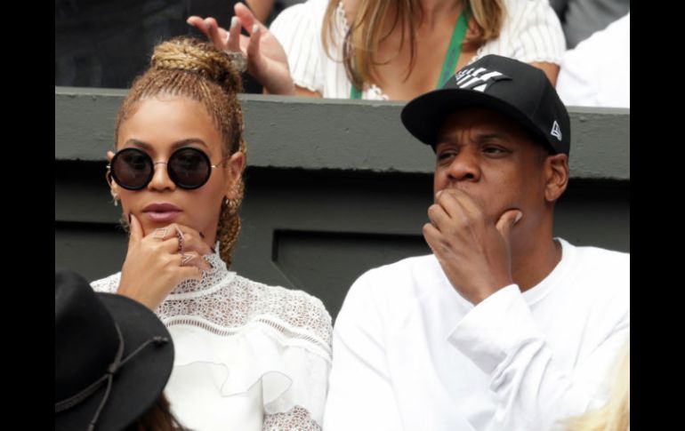 Beyoncé acompañada de su marido, el rapero Jay-Z durante la final del torneo. AP / A.Davy