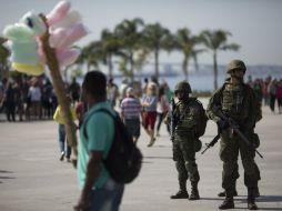 Alrededor de dos mil efectivos reconocieron varios puntos del puerto, incluyendo las áreas más turísticas. AP / L. Correa