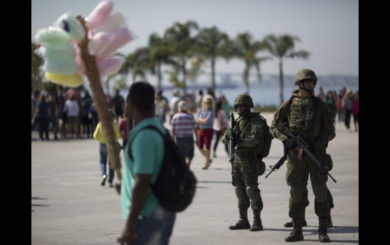 Alrededor de dos mil efectivos reconocieron varios puntos del puerto, incluyendo las áreas más turísticas. AP / L. Correa