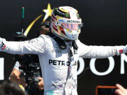 En la clasificación del campeonato del mundo Hamilton se colocó a cuatro puntos de Rosberg, aún líder. AFP / B. Stansall