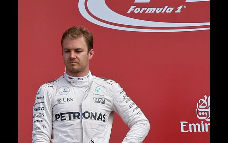 En el tramo final de la carrera, Rosberg recibió instrucciones de su equipo sobre la gestión del motor, lo cual está prohibido. AP / L. Bruno