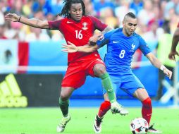 Renato Sánchez deslumbró por su técnica, ubicación y explosión con el balón en los pies. Dimitri Payet (#8), aportó dinámica y goles. EFE /