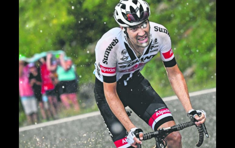 Tom Dumoulin consiguió ayer su primer triunfo en el Tour de Francia y encadenó una tercera gran vuelta con victoria parcial. AFP /