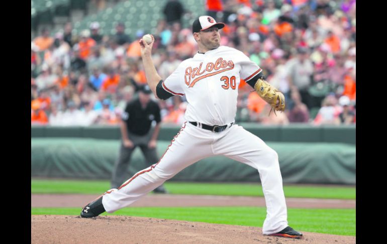 Chris Tillman lanzó siete episodios, permitió tres imparables, una carrera, dio cinco pasaportes y ponchó a cinco. AFP /