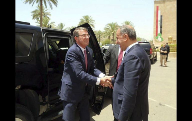 Este lunes, Ashton Carter realiza una visita de sorpresa en Iraq para dialogar sobre el combate al Estado Islámico. EFE / Ministerio de Defensa Iraquí