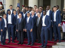 Los jugadores declaran que la visita al palacio presidencial y las palabras de Hollande les han reconfortado. EFE / J. Lempin