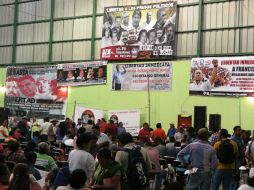 Maestros señalan que que si este lunes no hay solución en la mesa de negociación boicotearán la Guelaguetza. SUN / L. Cortés