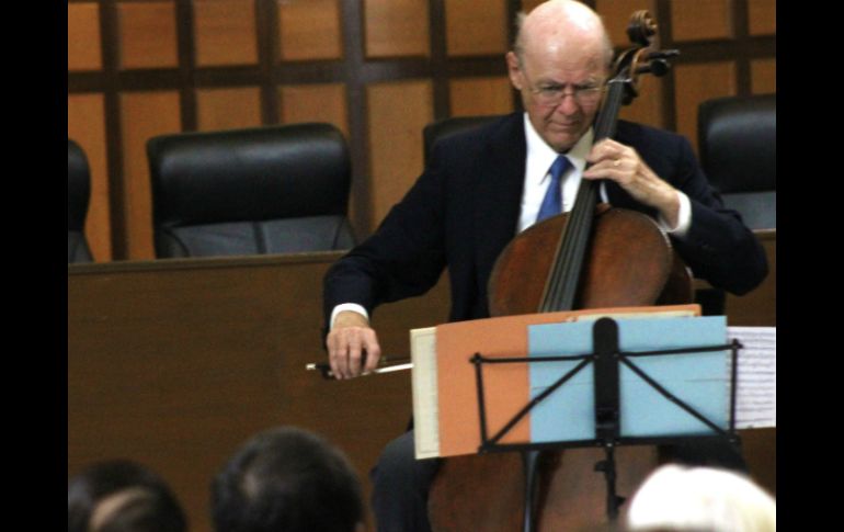 Carlos Prieto nació en la Ciudad de México y a los cuatro años empezó el estudió del violonchelo. EL INFORMADOR / ARCHIVO