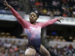 Simone se convirtió en la gimnasta estadounidense más exitosa de la historia, con 14 medallas de Campeonato Mundial. AP / ARCHIVO