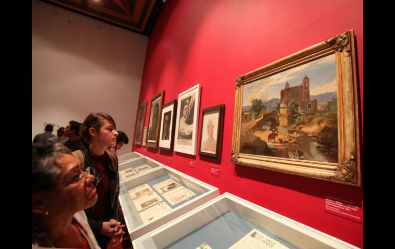 Vista de la obra Puente de Panzacola (1861) de José Maria Velazco durante la exposición. EFE / M. Guzmán