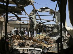 Ayer, seis personas murieron por el estallido de otro coche bomba en un mercado de frutas y verduras. AP / K. Kadim