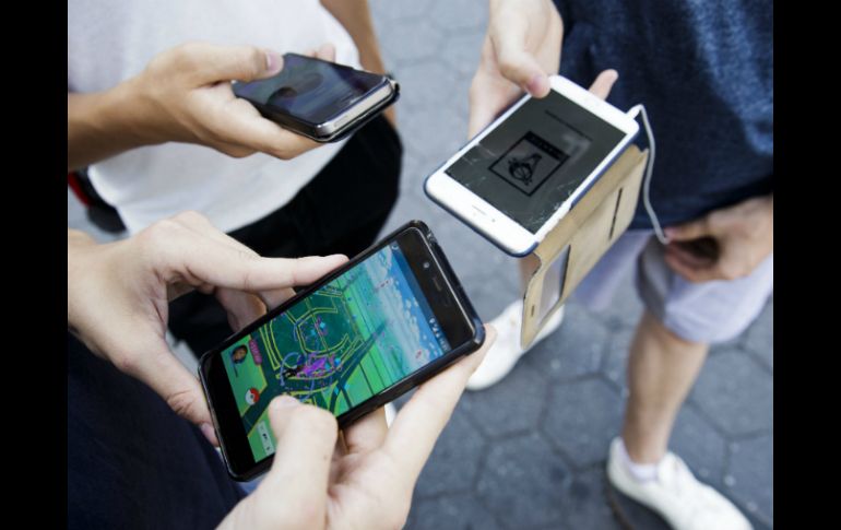 Pokémon Go es un nuevo juego de realidad aumentada muy popular que emplea tecnología GPS. EFE / ARCHIVO