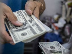 En bancos capitalinos, el dólar libre se compró en un mínimo de 17.88 pesos. EL INFORMADOR / ARCHIVO