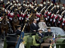 Hollande asistió como presidente al último desfile del 14 de julio de su mandato de cinco años como presidente. EFE / I. Langsdon