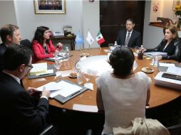 Arely Gómez, procuradora General de la República, recibió a Jan Jarab, representante en México de la ONU para los derechos humanos. TWITTER / @ArelyGomezGlz