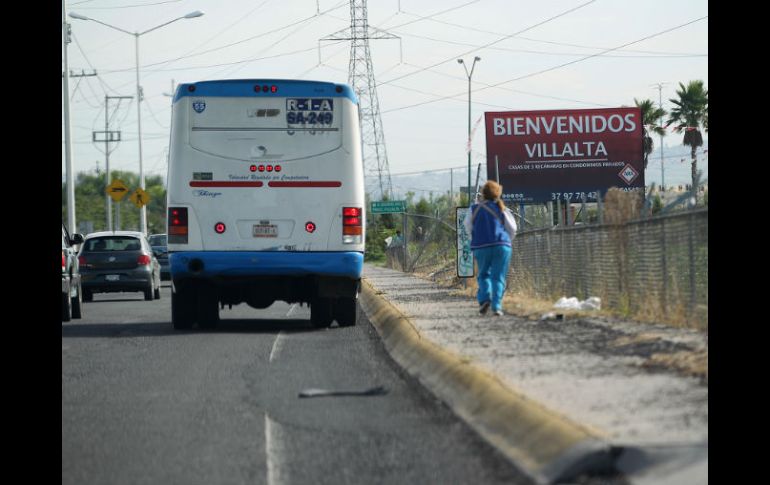 Ante la peligrosidad de la zona, se analiza que una de las banquetas sea destinada a los ciclistas. EL INFORMADOR / M. Vargas