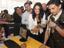 Alejandra Barrales registra su llegada al Séptimo Pleno Extraordinario del IX Consejo Nacional del PRD. SUN / G. García