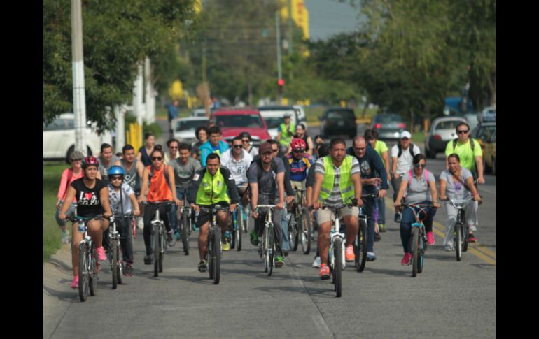 Varios ciclistas pedalearon la mañana de este sábado en los alrededores del Parque Metropolitano. EL INFORMADOR / F. Atilano