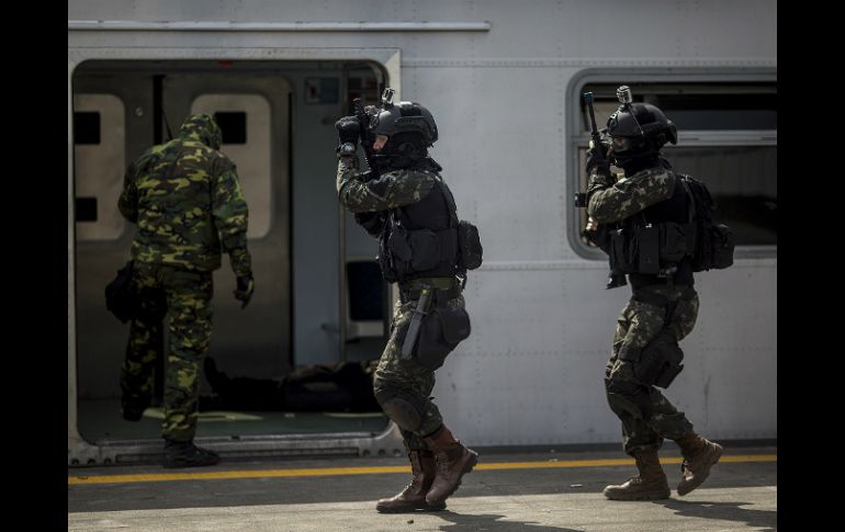 El simulacro fue el primero desde la llegada a Río de Janeiro de los militares y de los miembros de la Fuerza Nacional. EFE / A. Lacerda