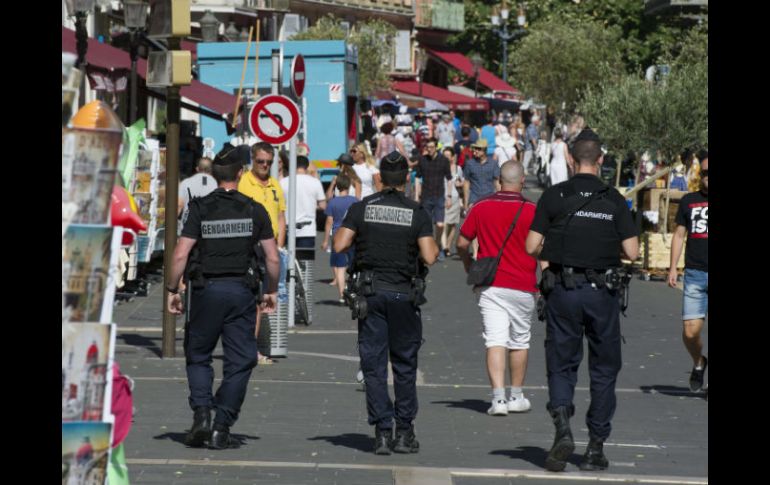 Además de los 120 mil policías y soldados en el país, otros 12 mil efectivos policiales de reserva serán llamados a servicio. EFE / O. Anrigo