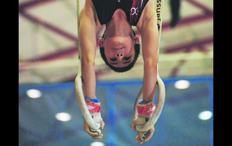 David Fregoso. El gimnasta de Jalisco fue la figura al llevarse el primer sitio en los ejercicios de anillos (foto) y manos libres. ESPECIAL / CODE