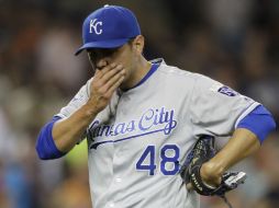 En el Comerica Park, el relevista mexicano (3-4) tuvo el desacierto en uno de sus lanzamientos. AP / C. Osorio