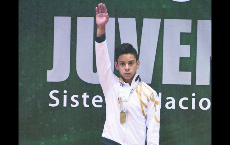 Diego de la Cruz. El gimnasta de Jalisco (en la categoría 14-15 años) se adjudicó cinco medallas en total. ESPECIAL / CODE