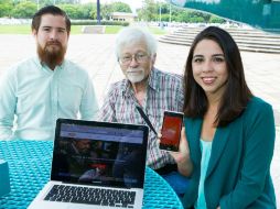 Ileana Jaime y Alonso Vargas, a los lados, son los emprendedores de la herramienta que busca compartir conocimientos de retirados. EL INFORMADOR / P. Franco