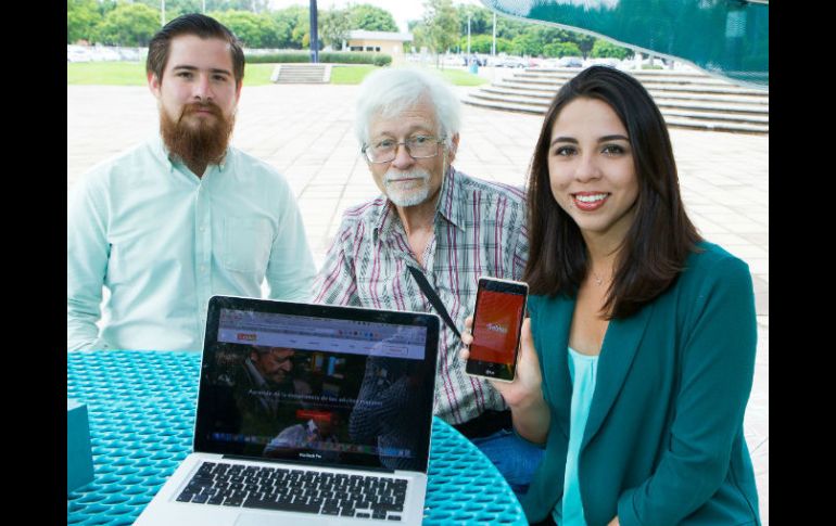 Ileana Jaime y Alonso Vargas, a los lados, son los emprendedores de la herramienta que busca compartir conocimientos de retirados. EL INFORMADOR / P. Franco