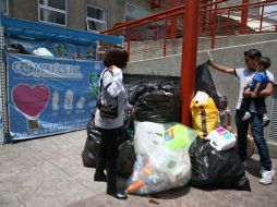 Cómplices A.C. ha reciclado, en más de 3 años, un total de 259 toneladas de plástico pet para recaudar fondos para enfermos de cáncer. EL INFORMADOR / R. Tamayo