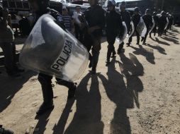 Policías llegaron a la cárcel para controlar la situación. AP / M. Castillo