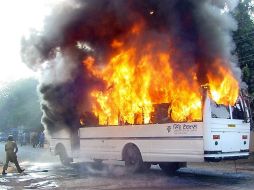 A los pasajeros no les dio tiempo a salir del autobús antes de que se incendiarse y explotase. AFP / ARCHIVO