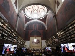 Develan placa en honor a Fernando del Paso como reconocimiento a su labor como director de la biblioteca. EL INFORMADOR / E. Barrera