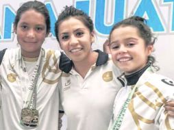 Las clavadistas de Jalisco muestran sus medallas obtenidas durante la primera jornada de esta disciplina en la ON. ESPECIAL / CODE