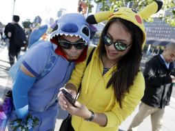 En California, grupos de fanáticos disfrazados salen a cazar pokemones, algo que genera incidentes. AP / J. Sánchez