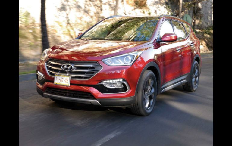 Hyundai Santa Fe Sport 2017. Los SUV's puede representar hasta 40 % de las ventas de la empresa este año. SUN / P. Vidales